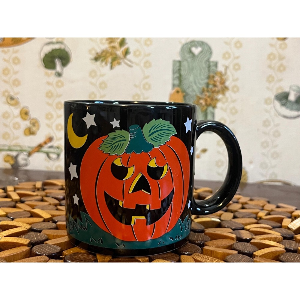 Vintage Retro Halloween Jack-o-.lantern Pumpkin Coffee Black Mug